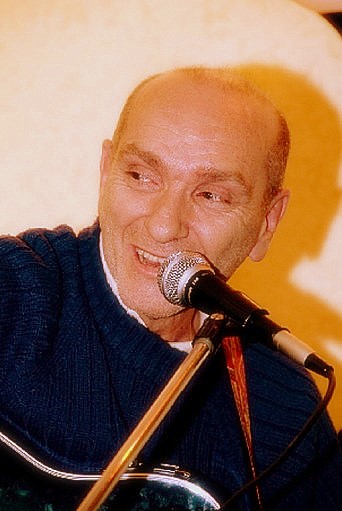 Gaetano Funghi - voce e chitarra
